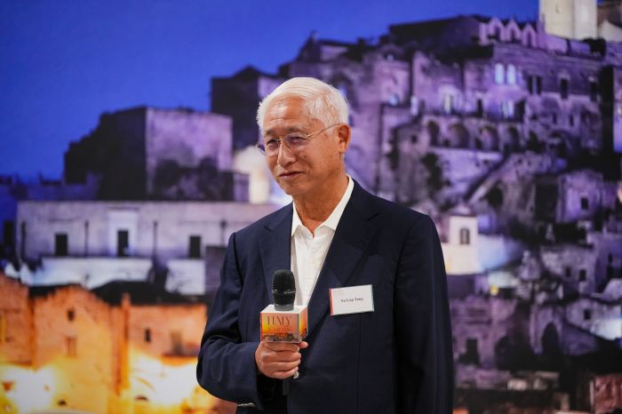 《邓予?镜头下的意?利》摄影展在伦敦Mall Galleries开幕